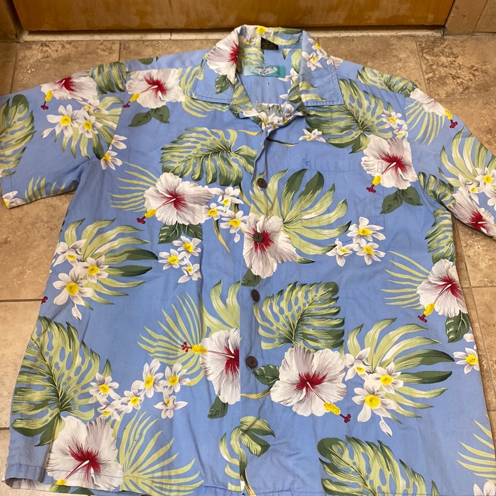 Perfect  Summer Men’s button down  👕